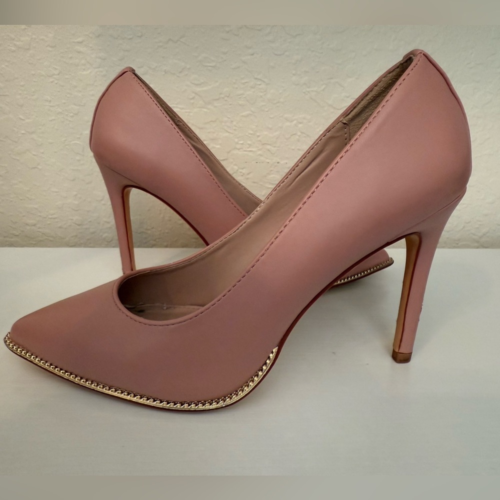 BCBGeneration Harlia Pump